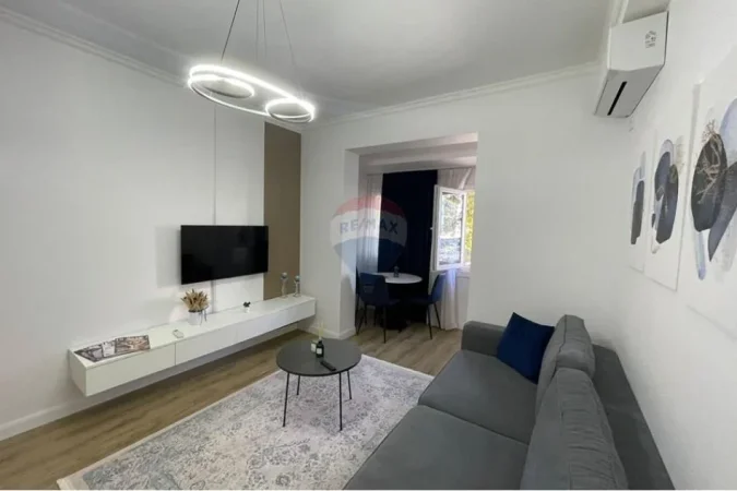 Tirane, jepet me qera apartament 1+1 Kati 2, 43 m² 600 € (Rruga Muhamet Gjollesha)