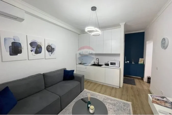 Tirane, jepet me qera apartament 1+1 Kati 2, 43 m² 600 € (Rruga Muhamet Gjollesha)