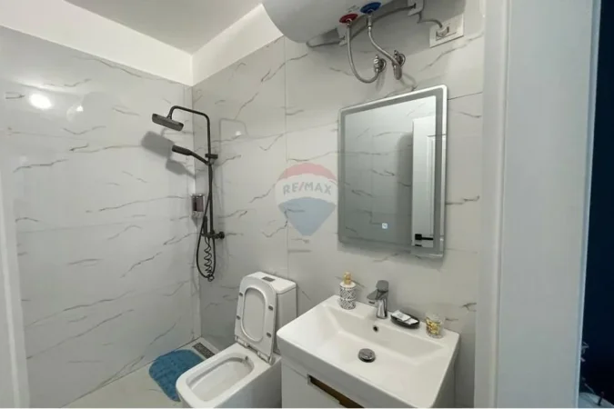 Tirane, jepet me qera apartament 1+1 Kati 2, 43 m² 600 € (Rruga Muhamet Gjollesha)