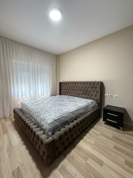 Tirane, jepet me qera apartament 2+1+Ballkon Kati 4, 130 m² 1.200 € (Ring Center)