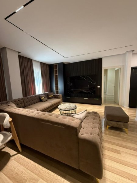 Tirane, jepet me qera apartament 2+1+Ballkon Kati 4, 130 m² 1.200 € (Ring Center)