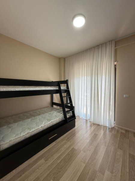 Tirane, jepet me qera apartament 2+1+Ballkon Kati 4, 130 m² 1.200 € (Ring Center)
