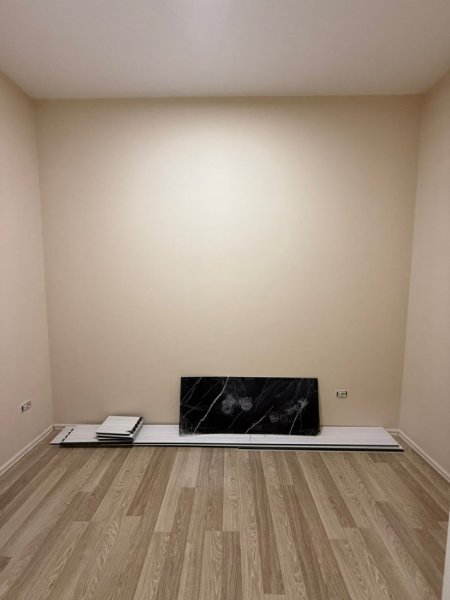 Tirane, jepet me qera apartament 2+1+Ballkon Kati 4, 130 m² 1.200 € (Ring Center)