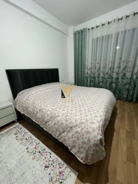 Tirane, jepet me qera apartament 1+1+Ballkon Kati 9, 70 m² 550 € (UNAZA E RE)