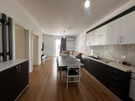 Tirane, jepet me qera apartament 2+1 Kati 5, 135 m² 650 € 