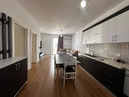 Tirane, jepet me qera apartament 2+1 Kati 5, 135 m² 650 € 