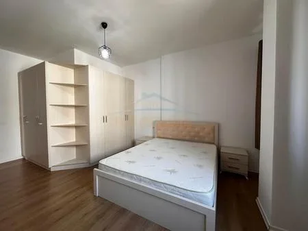 Tirane, jepet me qera apartament 2+1 Kati 5, 135 m² 650 € 