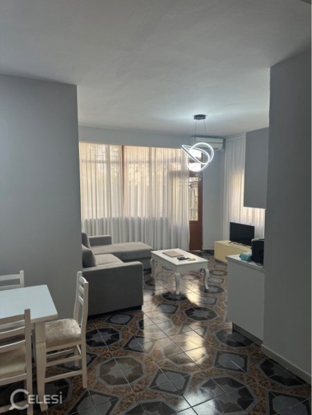 Tirane, jepet me qera apartament 2+1+Aneks+Ballkon Kati 2, 100 m² 550 € (ISH parku)