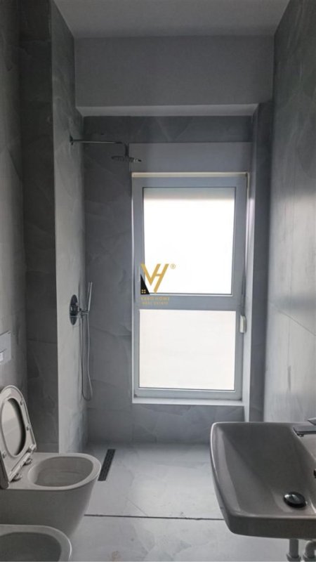 Tirane, jepet me qera apartament 1+1+Ballkon Kati 4, 65 m² 500 € (ALI DEMI, KOMPLEKSI KAIMI)