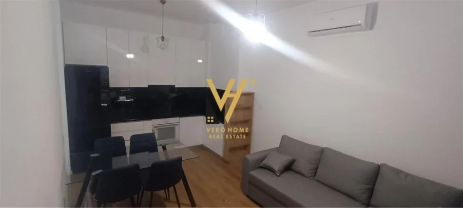 Tirane, jepet me qera apartament 1+1+Ballkon Kati 4, 65 m² 500 € (ALI DEMI, KOMPLEKSI KAIMI)