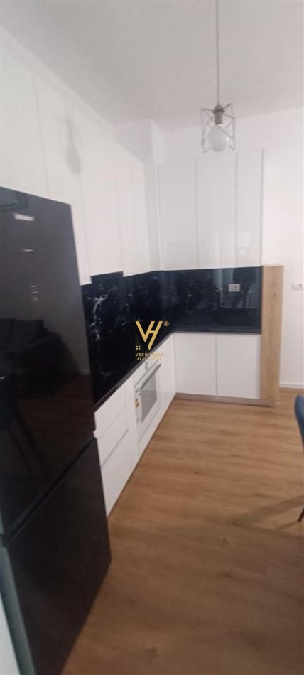Tirane, jepet me qera apartament 1+1+Ballkon Kati 4, 65 m² 500 € (ALI DEMI, KOMPLEKSI KAIMI)