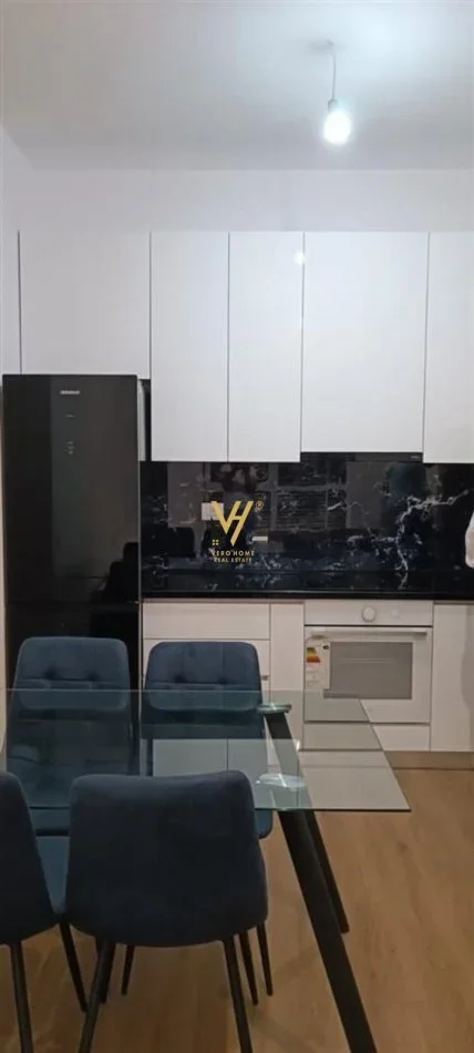 Tirane, jepet me qera apartament 1+1+Ballkon Kati 4, 65 m² 500 € (ALI DEMI, KOMPLEKSI KAIMI)