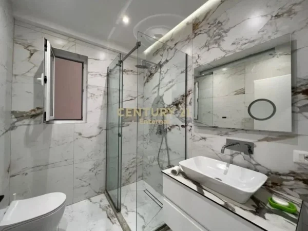 Tirane, jepet me qera apartament 2+1 Kati 3, 120 m² 800 € (Kodra e Diellit)