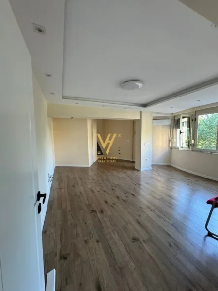 Tirane, jepet me qera zyre Kati 2, 80 m² 1.200 € (9 KATESHET)