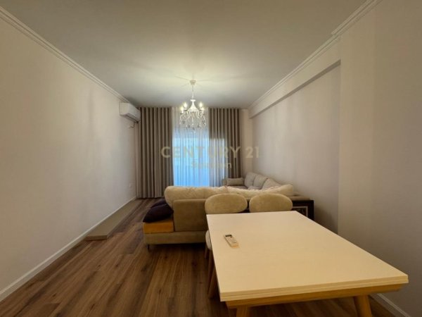 Tirane, jepet me qera apartament 2+1 Kati 3, 100 m² 650 € (Kompleksi Magnet, 21 Dhjetori)