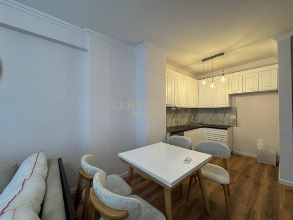 Tirane, jepet me qera apartament 2+1 Kati 3, 100 m² 650 € (Kompleksi Magnet, 21 Dhjetori)