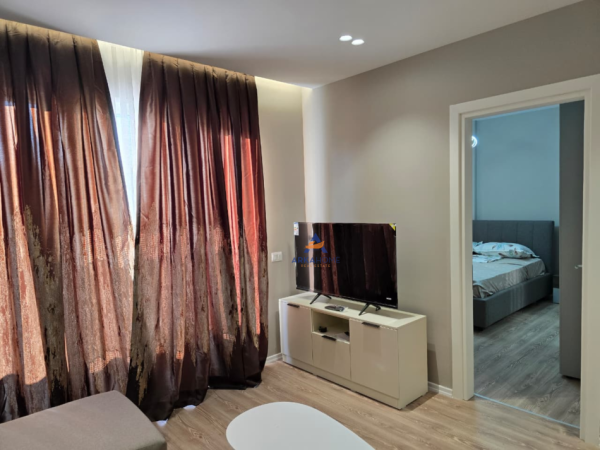 Tirane, jepet me qera apartament 2+1+Ballkon , 84 m² 500 € (PRANE QTU, TE UNIVERS CITY)