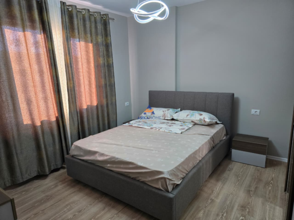 Tirane, jepet me qera apartament 2+1+Ballkon , 84 m² 500 € (PRANE QTU, TE UNIVERS CITY)