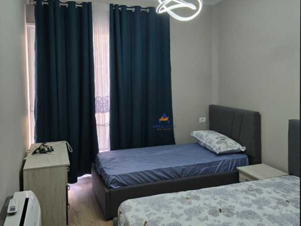 Tirane, jepet me qera apartament 2+1+Ballkon , 84 m² 500 € (PRANE QTU, TE UNIVERS CITY)