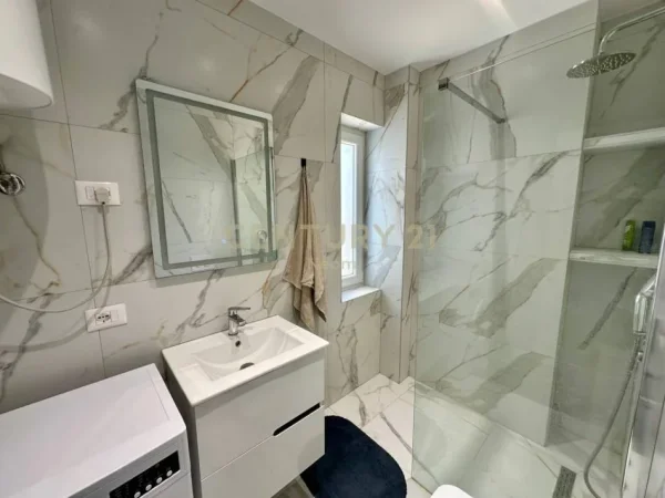 Tirane, shes apartament 1+1+Ballkon Kati 2, 70 m² 145.000 € 