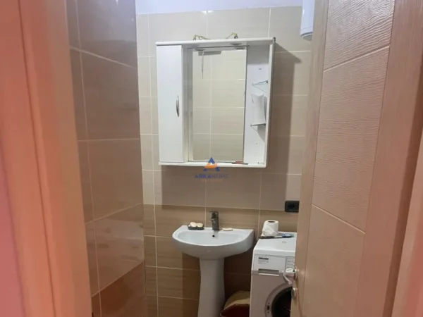 Tirane, shitet apartament 1+1+Ballkon Kati 8, 66 m² 105.000 € 