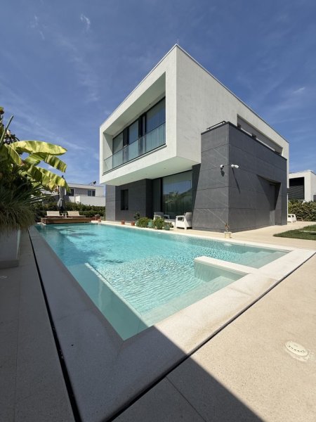 Tirane, shes Vile 2 Katshe Kati 0, 12.000.000 € (Vishnje)
