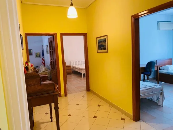 Tirane, jepet me qera apartament 3+1 , 700 € 