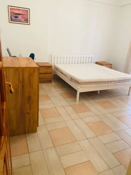 Tirane, jepet me qera apartament 3+1 , 700 € 