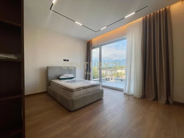 Tirane, jepet me qera Vile 3 Katshe Kati 3, 425 m² 4.000 € (Forest Residence, Liqeni i Thate)