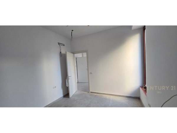 Tirane, jepet me qera zyre Kati 1, 49 m² 1.000 € (RRUGA E KAVAJES!)