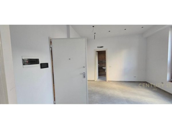 Tirane, jepet me qera zyre Kati 1, 49 m² 1.000 € (RRUGA E KAVAJES!)
