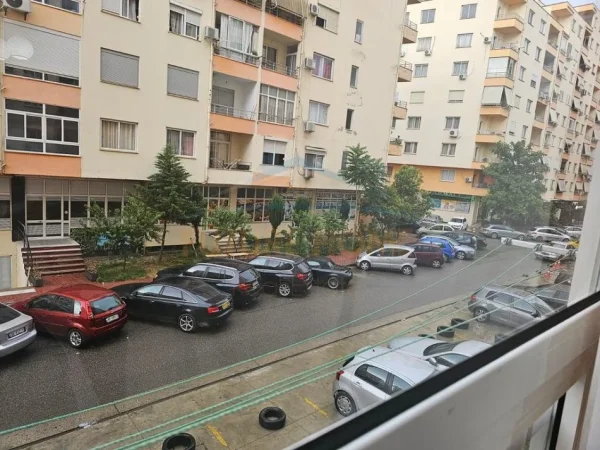 Tirane, jepet me qera apartament 2+1 Kati 3, 90 m² 450 € 