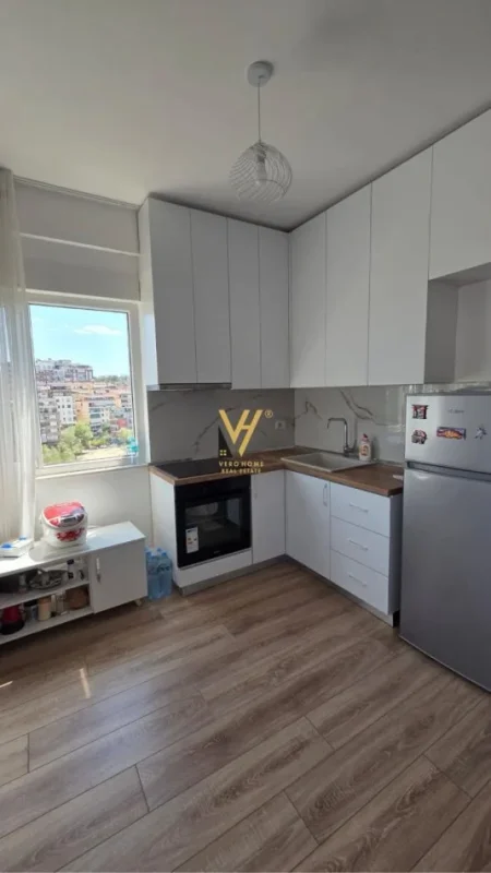 Tirane, jepet me qera apartament 2+1+Ballkon Kati 3, 90 m² 700 € (LIQENI I THATE)