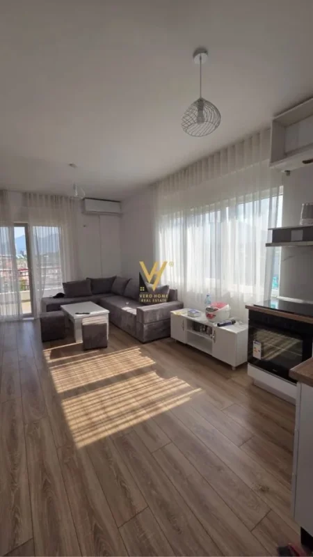 Tirane, jepet me qera apartament 2+1+Ballkon Kati 3, 90 m² 700 € (LIQENI I THATE)