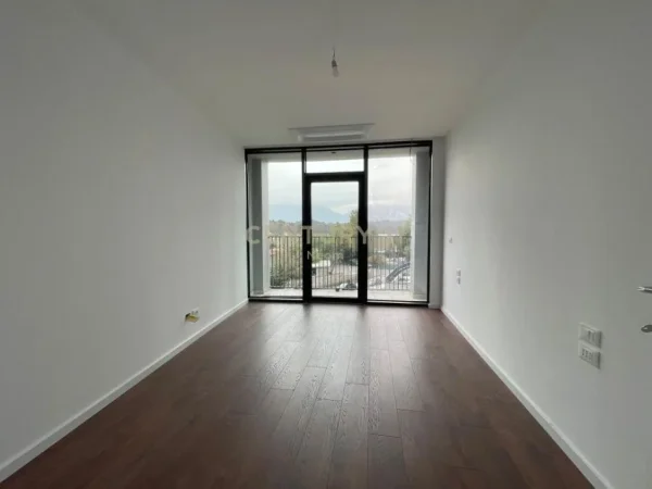 Tirane, jap me qera zyre Kati 1, 93 m² 1.350 € (Lake View Residence)