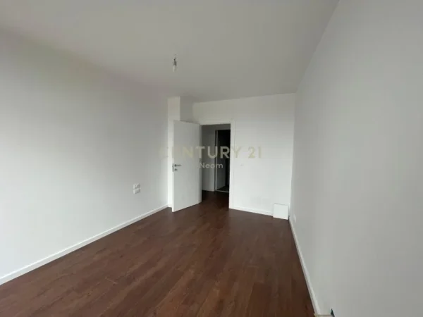 Tirane, jap me qera zyre Kati 1, 93 m² 1.350 € (Lake View Residence)