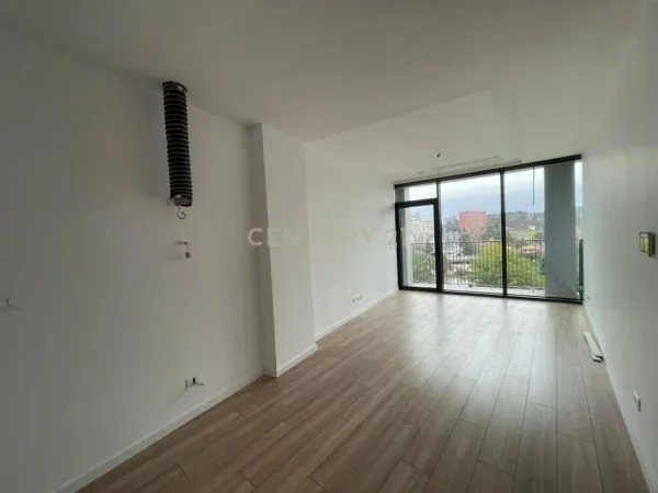 Tirane, jap me qera zyre Kati 1, 93 m² 1.350 € (Lake View Residence)