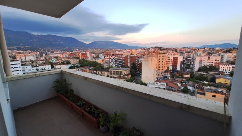 Tirane, jepet me qera apartament 3+1+Aneks+Ballkon Kati 11, 170 m² 700 € (Bulevardi Barkam Curri)