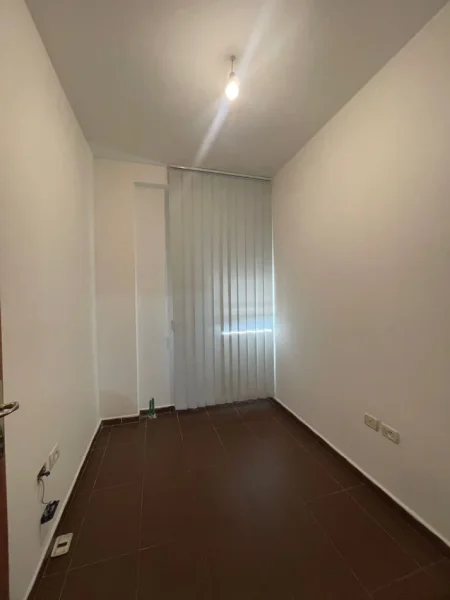 Tirane, jepet me qera zyre Kati 6, 80 m² 400 € 