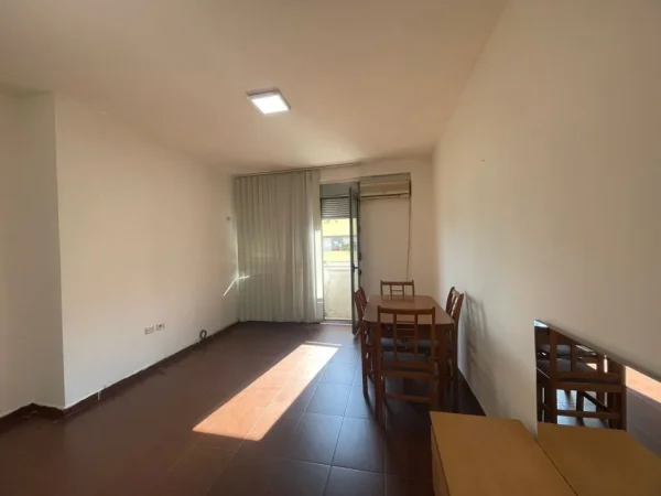 Tirane, jepet me qera zyre Kati 6, 80 m² 400 € 