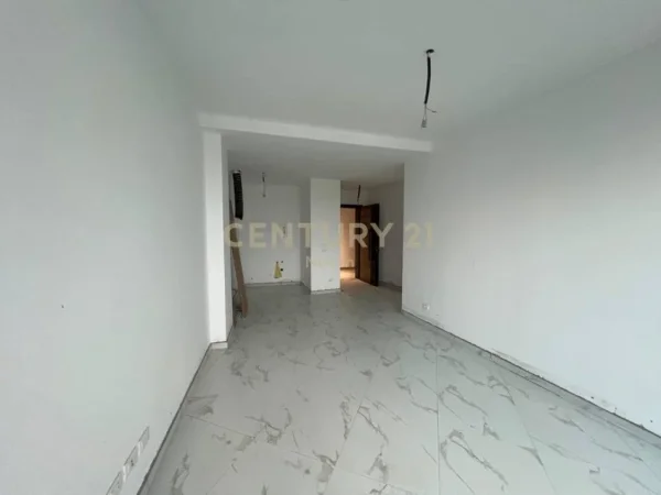 Tirane, jepet me qera zyre Kati 2, 100 m² 1.000 € (Lake View Residence)
