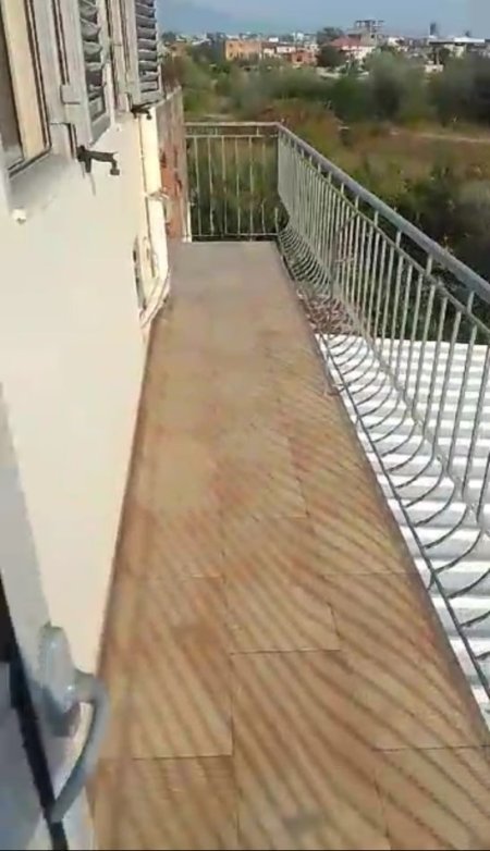 Tirane, jepet me qera shtepi 2+1+Ballkon Kati 2, 120 m² 250 € 