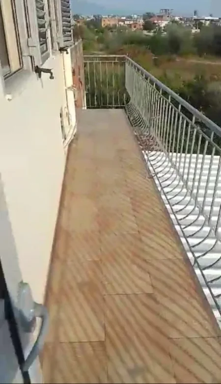 Tirane, jepet me qera shtepi 2+1+Ballkon Kati 2, 120 m² 250 € 