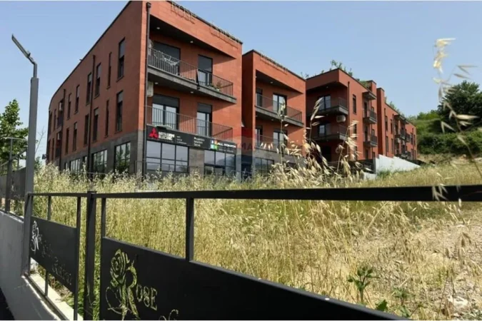 Tirane, shitet dyqan Kati 0, 87 m² 175.000 € 