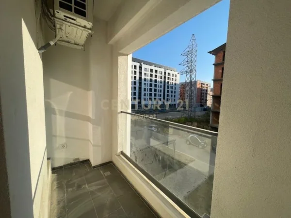 Tirane, jepet me qera apartament 2+1 Kati 2, 95 m² 500 € 