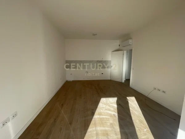 Tirane, jepet me qera apartament 2+1 Kati 2, 95 m² 500 € 