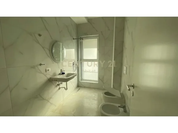 Tirane, jepet me qera apartament 2+1 Kati 2, 95 m² 500 € 