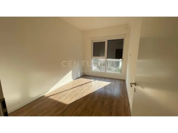 Tirane, jepet me qera apartament 2+1 Kati 2, 95 m² 500 € 