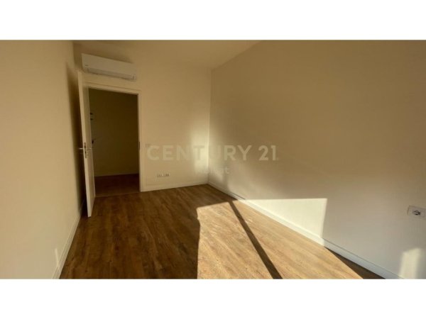 Tirane, jepet me qera apartament 2+1 Kati 2, 95 m² 500 € 