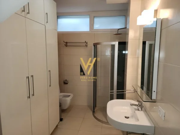Tirane, jepet me qera Vile 2 Katshe Kati 0, 220 m² 2.000 € (MJULL BATHORE , LONG HILL RESIDENCE)